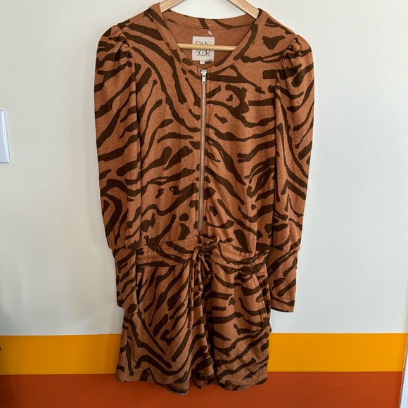 CHASER RPET BLISS KNIT PUFF SLEEVE ZIP UP ROMPER - Picture 4 of 7